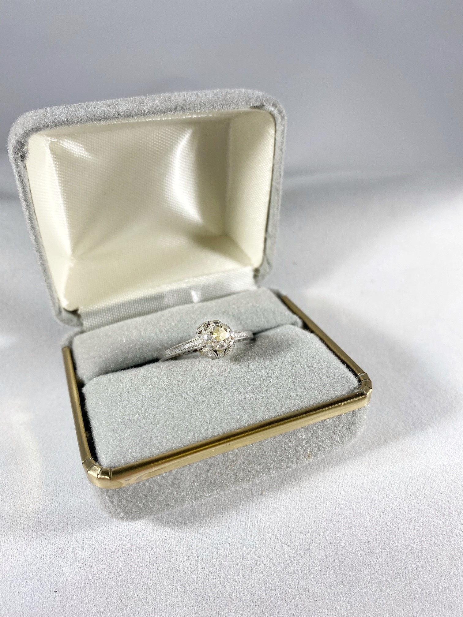 Lot 1505: Platinum with Clear Stone
